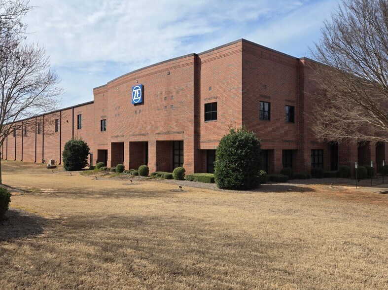 5535 Rafe Ct, Flowery Branch, GA à louer - Photo de l’immeuble – Image 1 sur 3