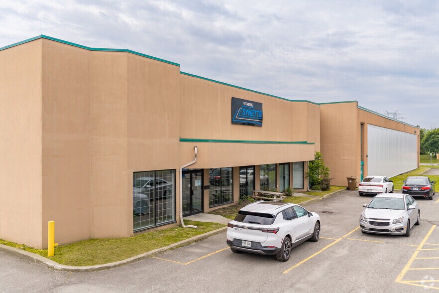 1800 Rue Michelin, Laval, QC à louer - Photo de l’immeuble – Image 2 sur 6