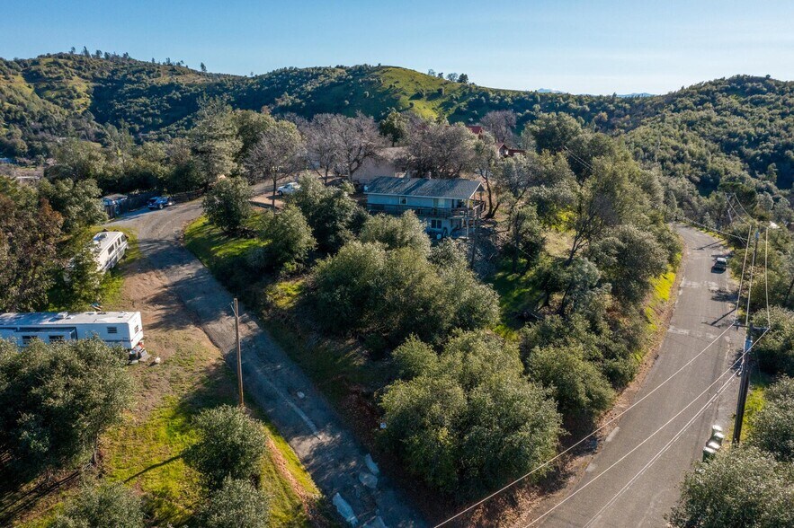 22195 Loop Dr, Redding, CA à vendre - Photo de l’immeuble – Image 3 sur 7