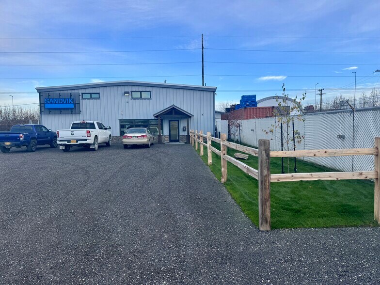 611 30th Ave, Fairbanks, AK à vendre - Photo de l’immeuble – Image 1 sur 25