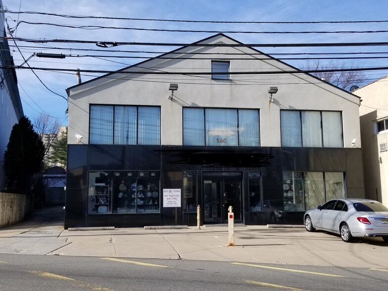 560 Main St, Fort Lee, NJ à vendre - Photo de l’immeuble – Image 2 sur 49