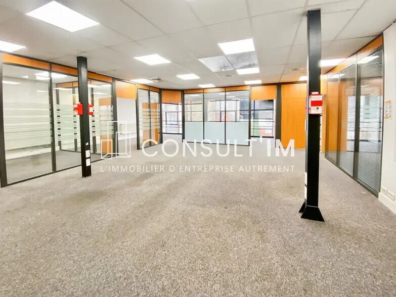 Bureau dans Courbevoie à louer - Photo de l’immeuble – Image 3 sur 9