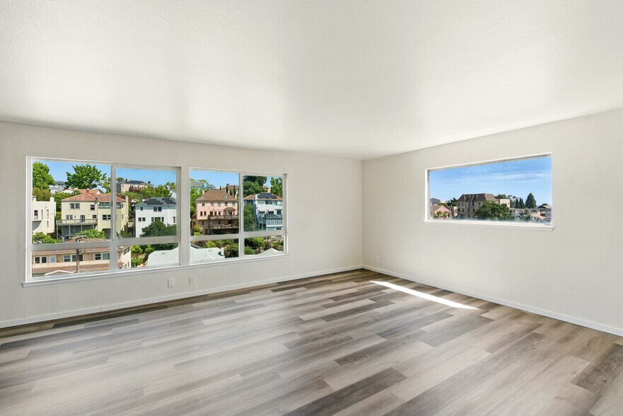 498 Capital St, Oakland, CA à vendre - Photo de l’immeuble – Image 3 sur 24