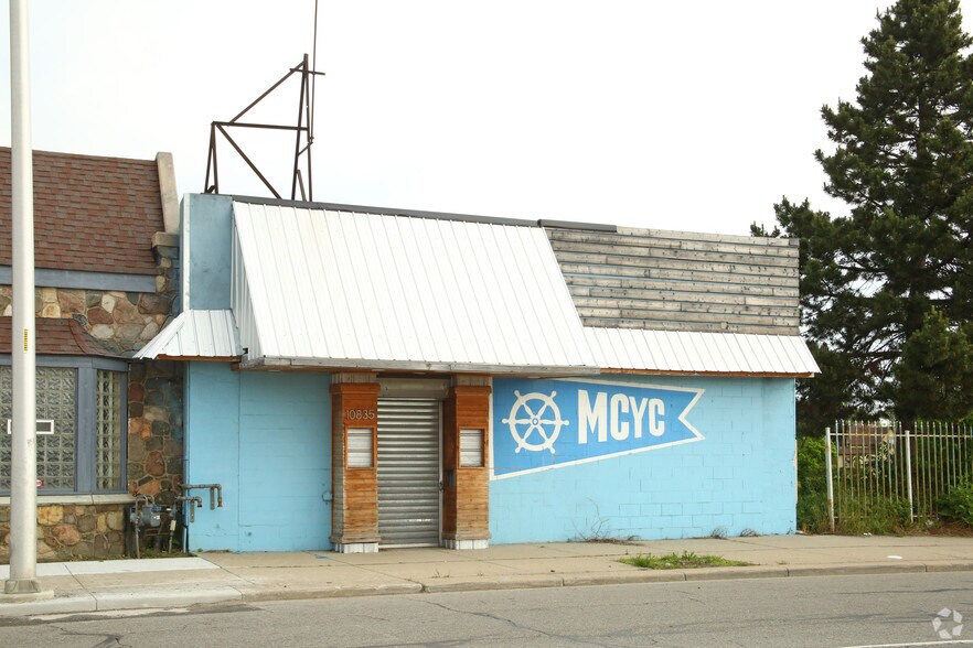 10835 E Jefferson Ave, Detroit, MI à vendre - Photo de l’immeuble – Image 3 sur 3