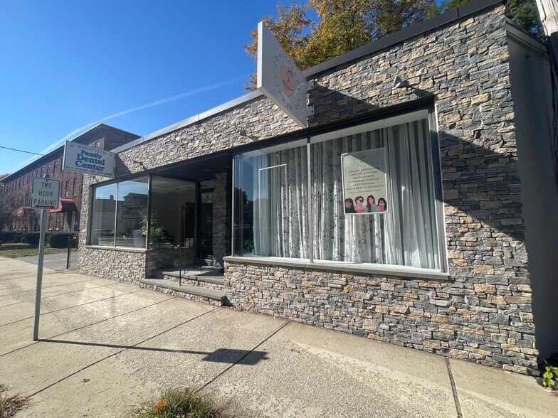 209 Albion St, Wakefield, MA à louer - Photo de l’immeuble – Image 1 sur 14