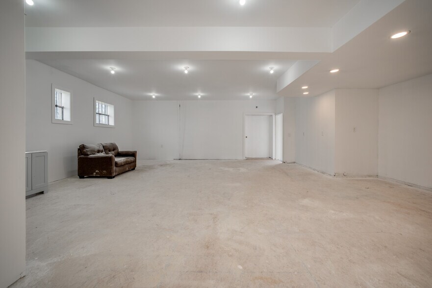 196 Visger Rd, River Rouge, MI à vendre - Photo de l’immeuble – Image 3 sur 15