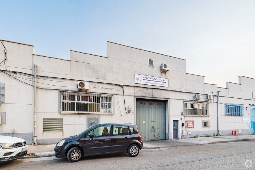 Calle Andrés Alvarez Caballero, 14, Humanes de Madrid, Madrid à vendre - Photo de l’immeuble – Image 2 sur 2