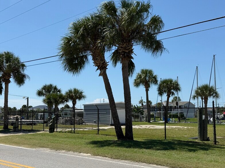 4387 Calienta St, Hernando Beach, FL à vendre - Photo de l’immeuble – Image 2 sur 13