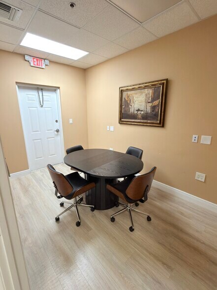10189 Cleary Blvd, Plantation, FL à louer - Photo de l’immeuble – Image 3 sur 8