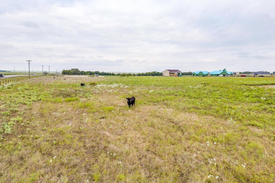 12700 W Rocky Creek Rd, Crowley, TX à vendre - Photo principale – Image 1 sur 15