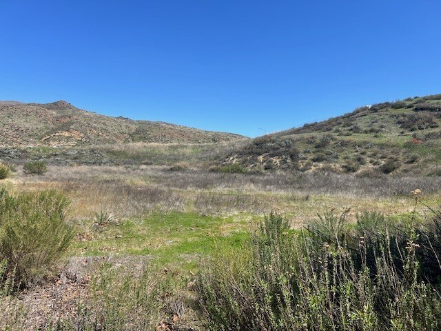 Campbell Ranch Rd, Corona, CA à vendre - Photo de l’immeuble – Image 3 sur 4
