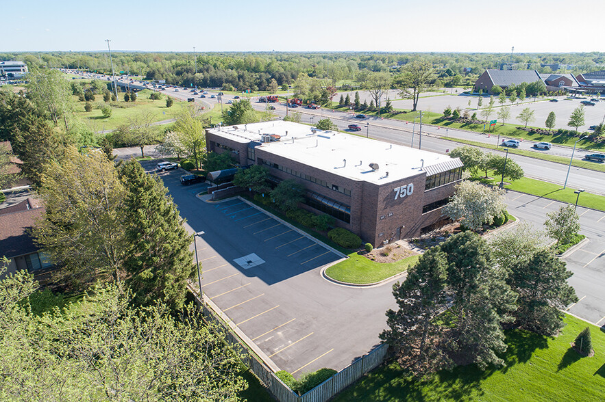 750 E Beltline Ave NE, Grand Rapids, MI à louer - Photo de l’immeuble – Image 1 sur 5