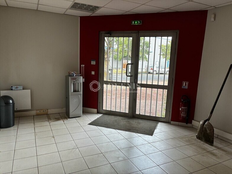 Local d'activités dans Montlouis Sur Loire à vendre - Hall d’entrée – Image 3 sur 6