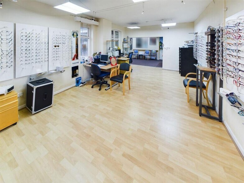 King St, Eastwood à vendre - Photo de l’immeuble – Image 3 sur 47