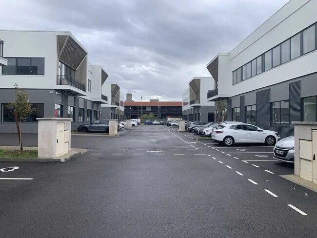 Plus de détails pour Local d’activités à vendre