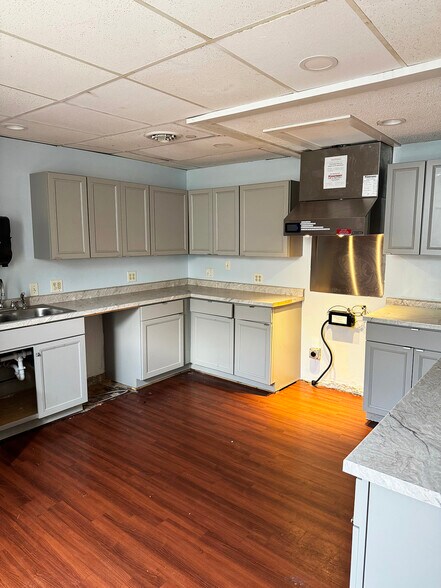 221 N Washington St, Marion, IN à vendre - Photo intérieure – Image 3 sur 4