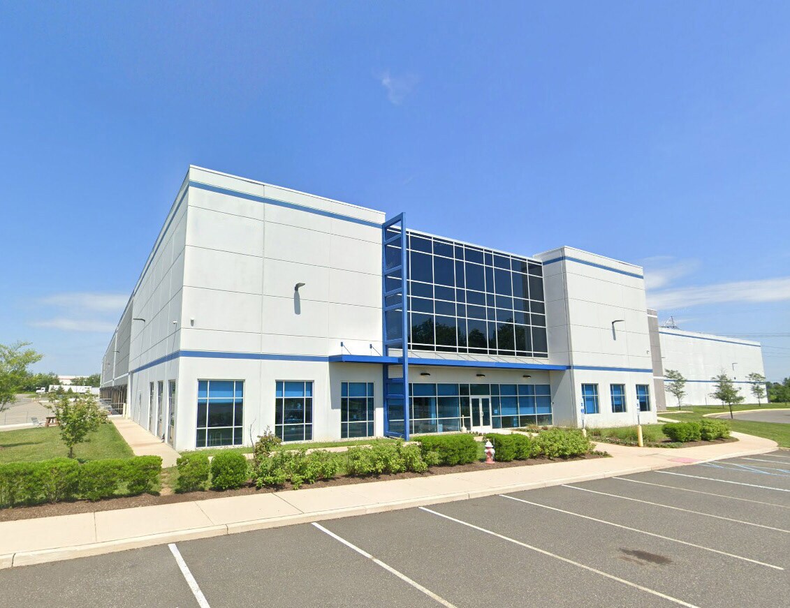 85 Stults Rd, Dayton, NJ à louer Photo de l’immeuble– Image 1 sur 7