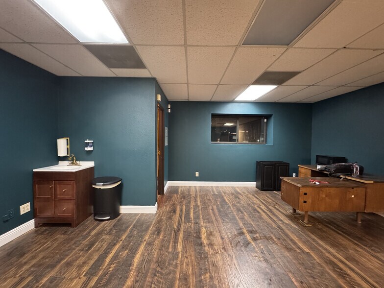 4755 W Flamingo Rd, Las Vegas, NV à louer - Photo de l’immeuble – Image 3 sur 10