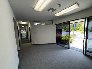 924 Calle Negocio, San Clemente, CA à louer Hall d’entrée– Image 2 sur 8