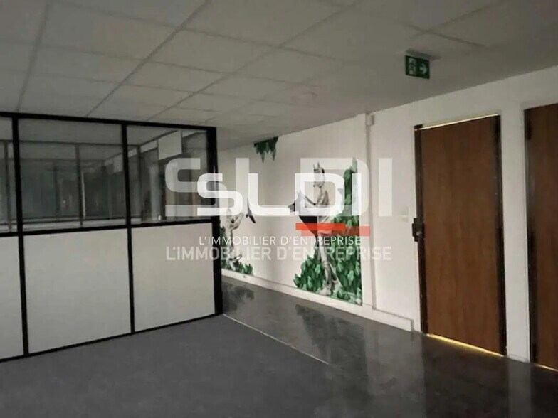 Bureau dans Villeurbanne à louer - Photo de l’immeuble – Image 3 sur 15