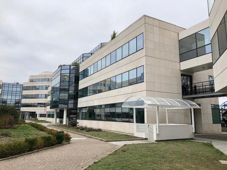 6 Rue Dewoitine, Vélizy-Villacoublay à louer - Photo de l’immeuble – Image 1 sur 5