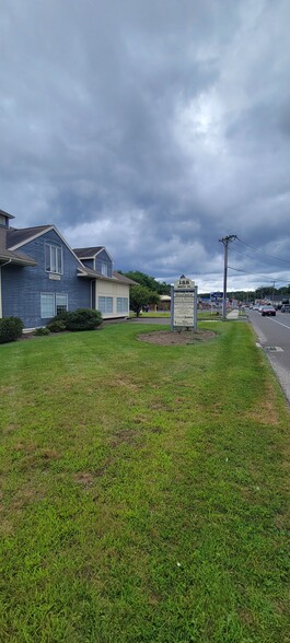 188 Main St, Monroe, CT à louer - Photo de l’immeuble – Image 2 sur 4