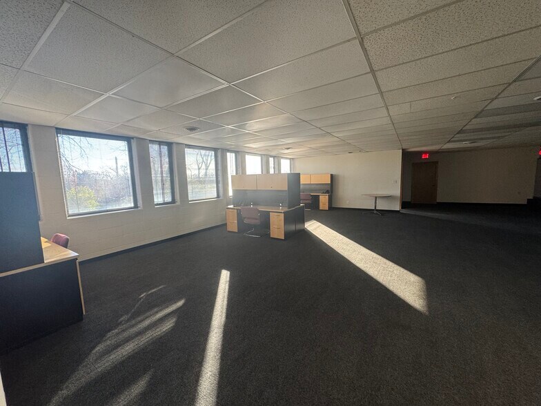 7056 Corporate Way, Dayton, OH à louer - Photo intérieure – Image 3 sur 22