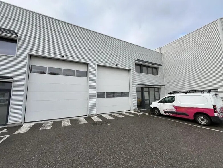 44 Rue De L'Avenir, Genas à louer - Photo de l’immeuble – Image 2 sur 14