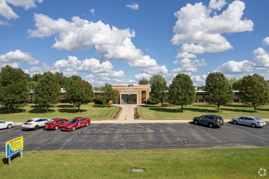 8135 Coxs Dr, Portage, MI à louer - Photo principale – Image 1 sur 7