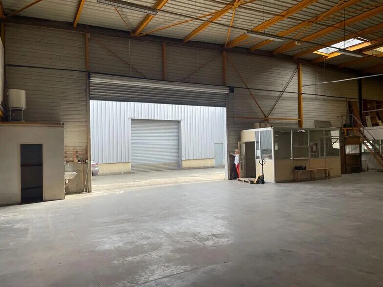 Industriel/Logistique dans Bordeaux à louer - Photo de l’immeuble – Image 3 sur 6