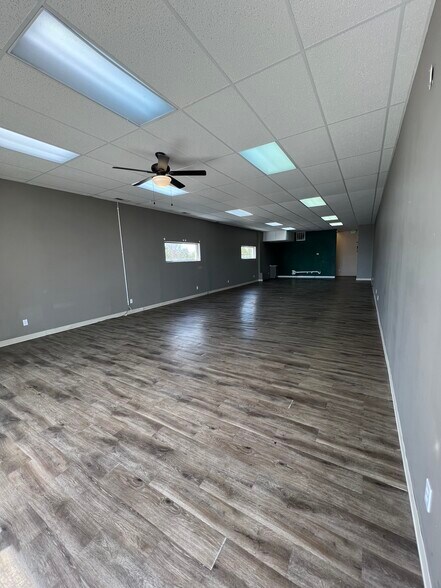 10646 W Central, Wichita, KS à louer - Photo de l’immeuble – Image 3 sur 12