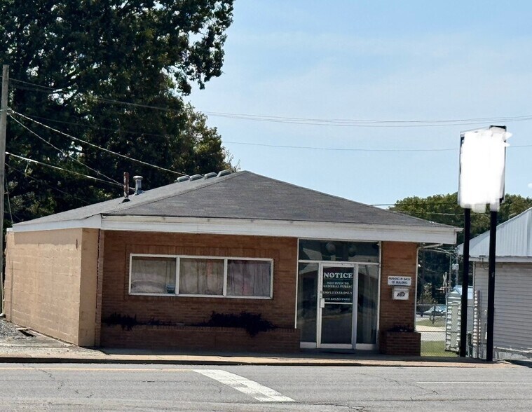 207 E Gaines St, Lawrenceburg, TN à vendre - Photo de l’immeuble – Image 3 sur 11