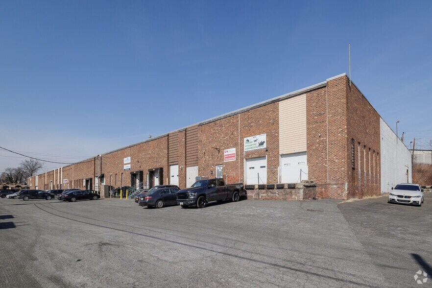467-475 Mundet Pl, Hillside, NJ à louer - Photo principale – Image 1 sur 6