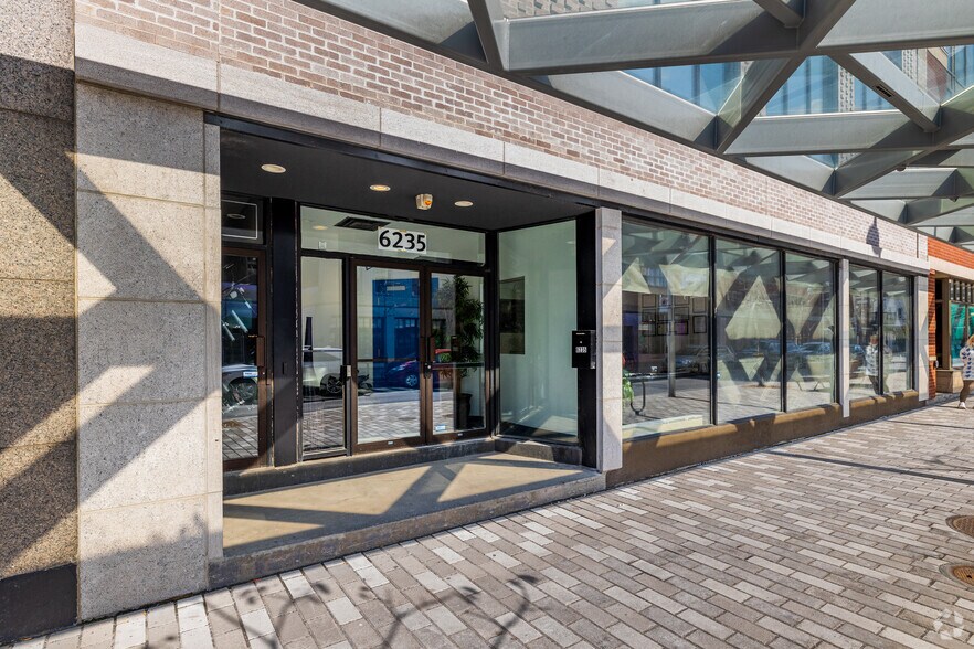 6233-6235 Rue Saint-Hubert, Montréal, QC à louer - Photo de l’immeuble – Image 3 sur 4