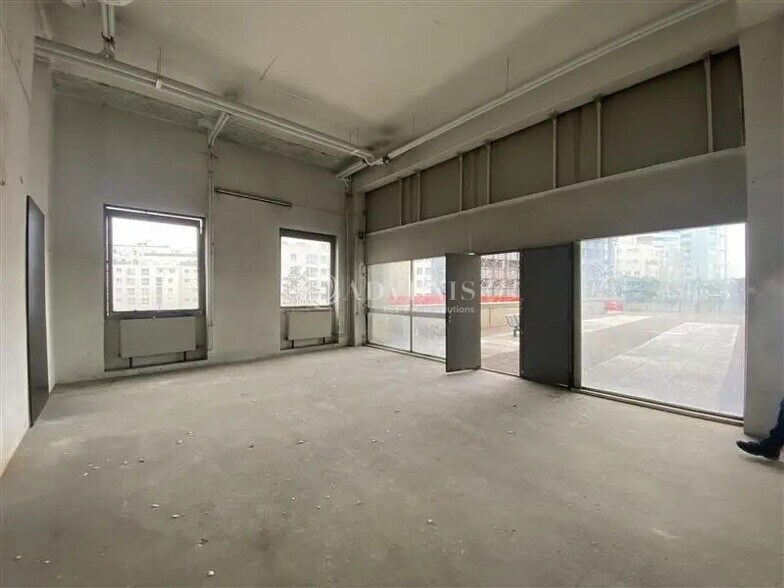 Bureau dans Courbevoie à louer - Photo de l’immeuble – Image 3 sur 4