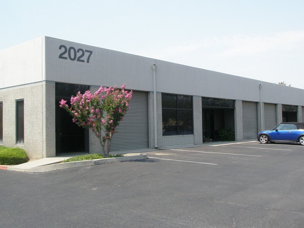 2025 N Gateway Blvd, Fresno, CA à louer Photo de l’immeuble– Image 1 sur 11