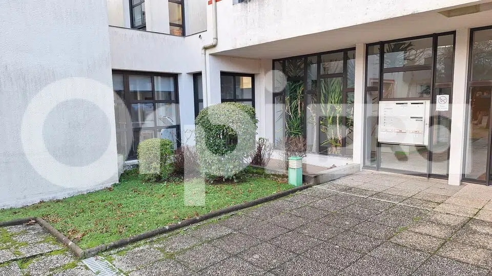 Bureau dans Saint-Nazaire à louer - Hall d’entrée – Image 1 sur 7