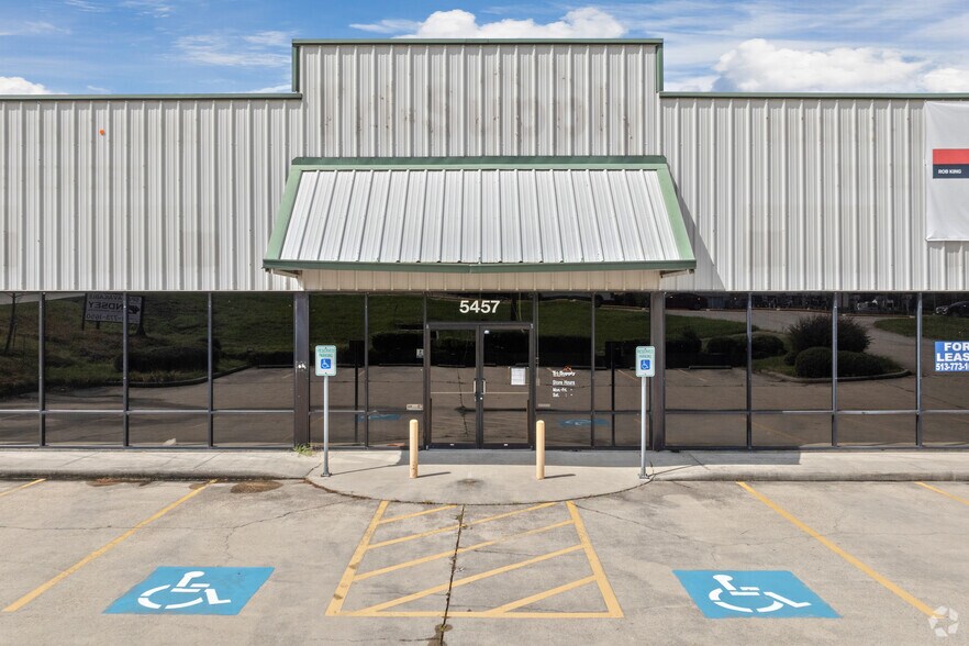 5457 W Davis St, Conroe, TX à louer - Photo de l’immeuble – Image 3 sur 29