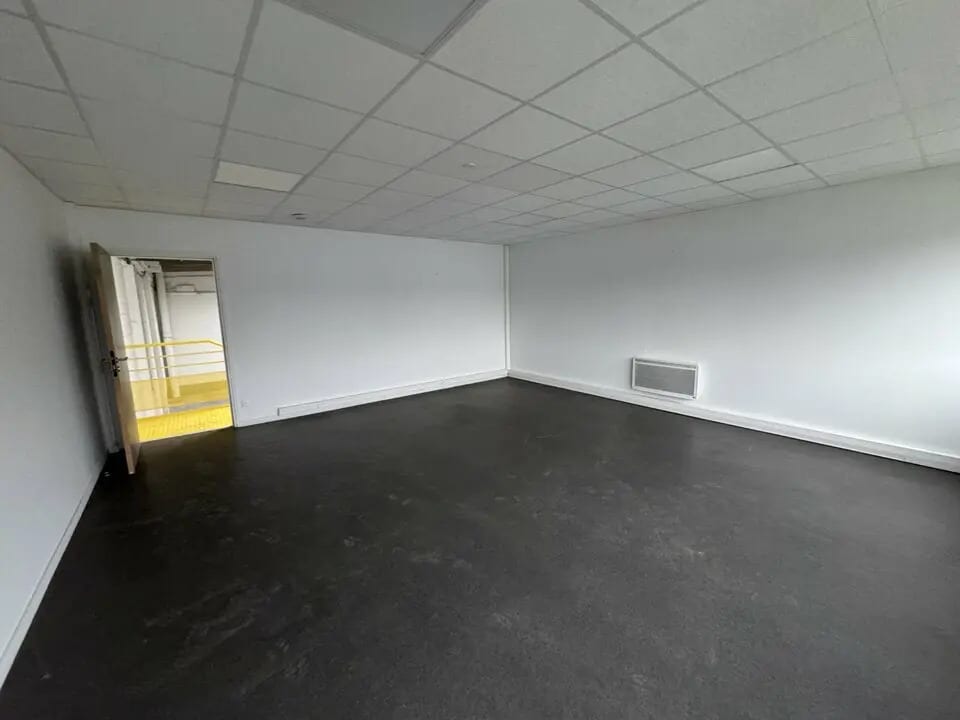 Local d’activités dans Torcy à louer Photo de l’immeuble– Image 1 sur 9