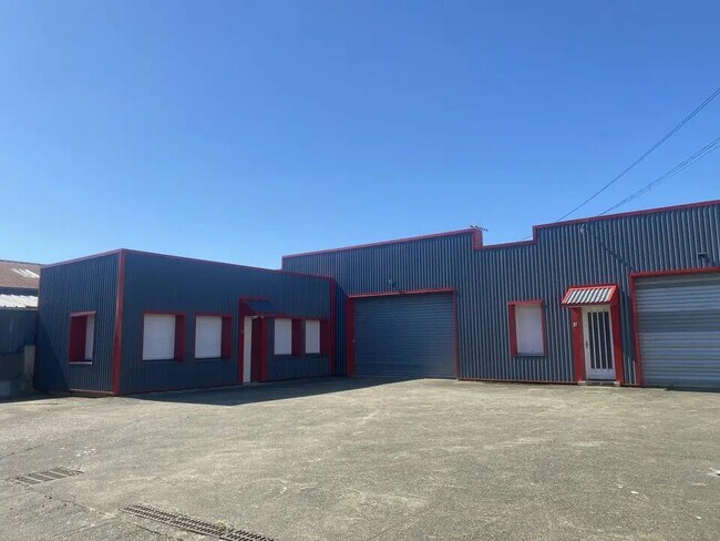 Plus de détails pour Local d'activités à louer