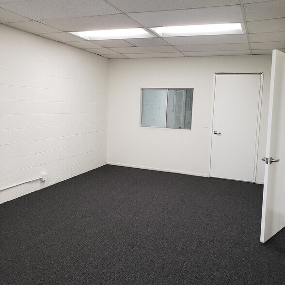 8803 Shirley Ave, Northridge, CA à louer - Photo de l’immeuble – Image 3 sur 5