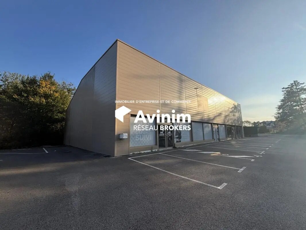 Local commercial dans Saint-Vit à louer Photo de l’immeuble– Image 1 sur 4