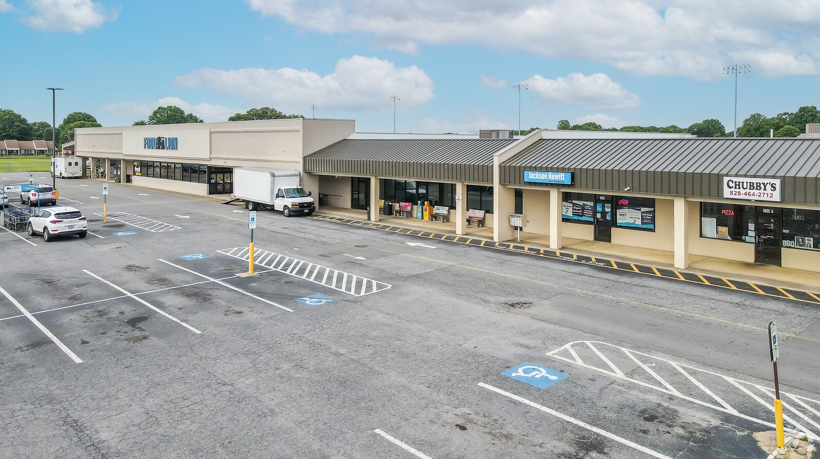 104 Thornburg Dr NE, Conover, NC à louer Photo principale– Image 1 sur 5