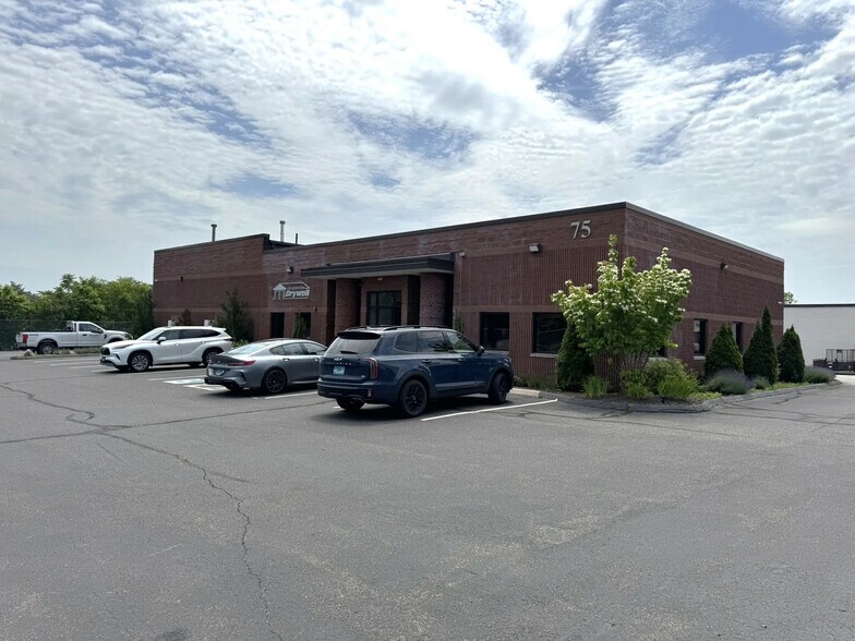 75 Elliott St E, Hartford, CT à louer - Photo de l’immeuble – Image 2 sur 12