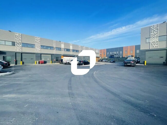 Plus de détails pour Local d'activités à louer