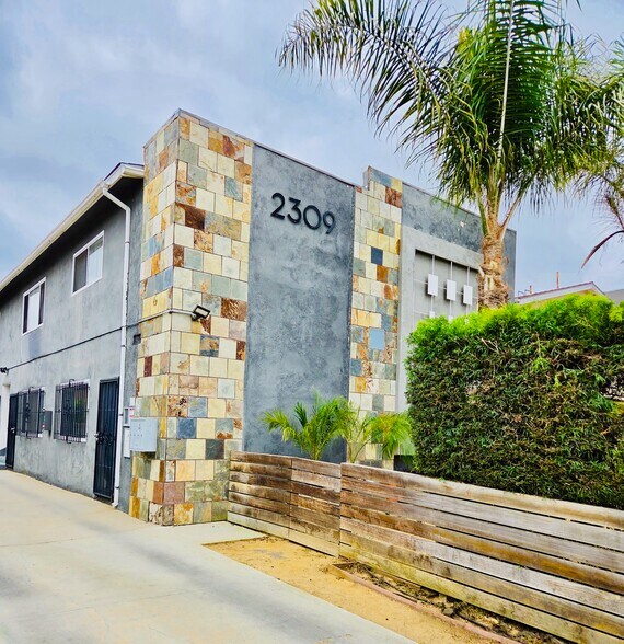 2309 Hauser Blvd, Los Angeles, CA à vendre - Photo de l’immeuble – Image 2 sur 16