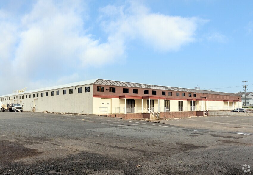 5 Johnson Dr, Raritan, NJ à louer - Photo de l’immeuble – Image 2 sur 17