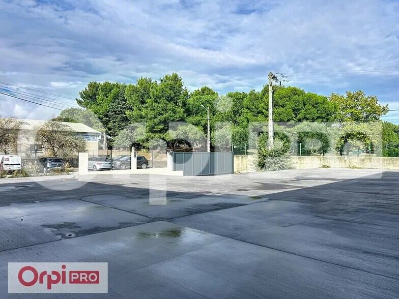 Local d'activités dans Codognan à vendre - Photo de l’immeuble – Image 2 sur 11