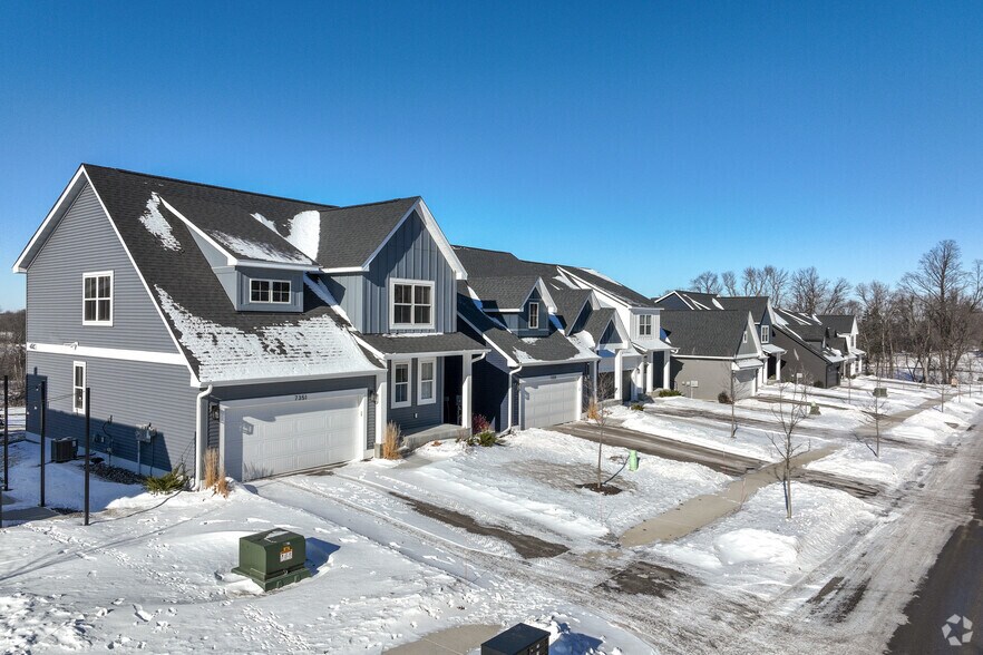 7343 Walnut Grove Ln N, Maple Grove, MN à vendre - Photo de l’immeuble – Image 2 sur 5