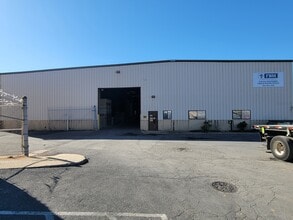 7421-7431 Lindbergh Dr, Gaithersburg, MD à louer Photo de l’immeuble– Image 1 sur 9